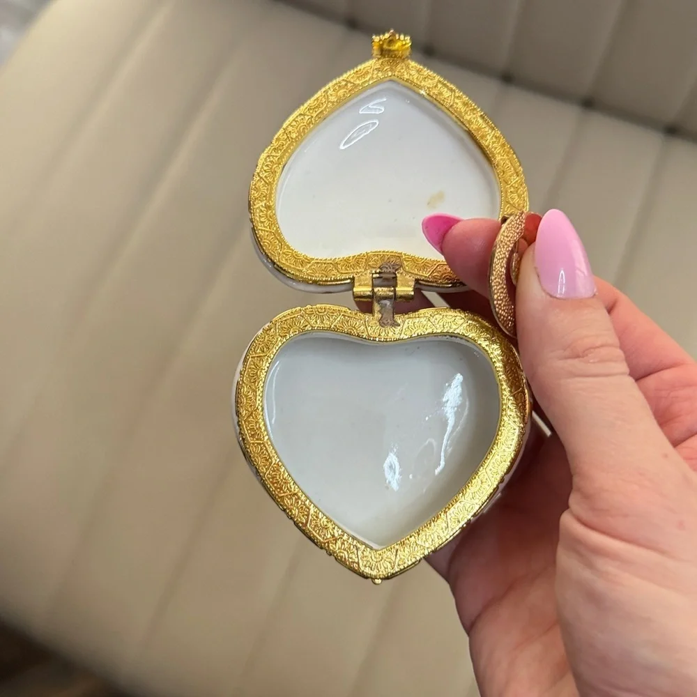 Formalities by Baum Bros Heart Trinket Box Hand Painted 10KT Gold Trim Floral
